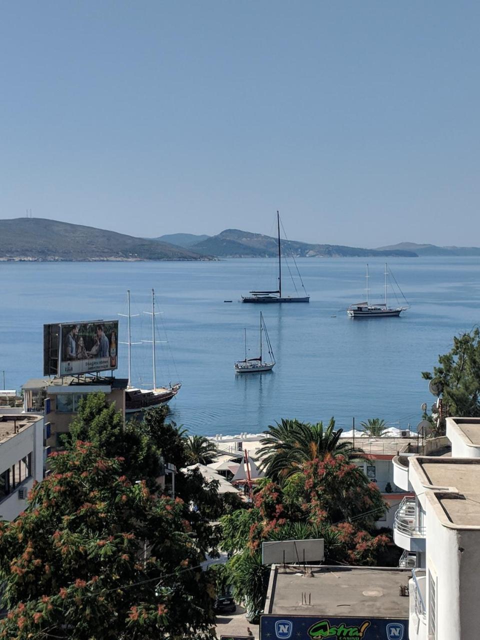 Seafront Apartment Sarandë Exteriör bild